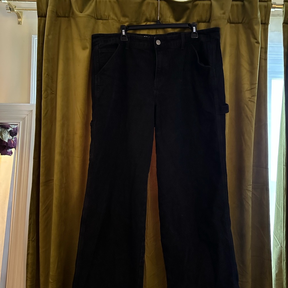 Black Wide-Leg Cargo Jeans